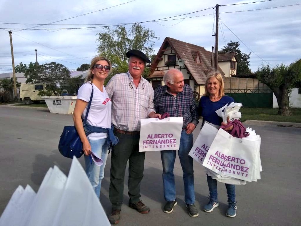Gracias a todos los vecinos que cada día nos escucharon, nos abrieron las puertas de sus casas, nos permitieron contarles nuestras propuestas. Sin promesas vacías, sin mentiras! Con la verdad por el futuro que queremos para #CoronelSuárez, este domingo elijamos futuro #SíSePuede
