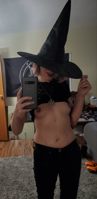 Witch Vibes https://t.co/SbNiPUKv31<a href="/tag/manyvids"class="tags"><span>#manyvids</span></a><a href="/tag/mvsales"class="tags"><span>#mvsales</span></a>