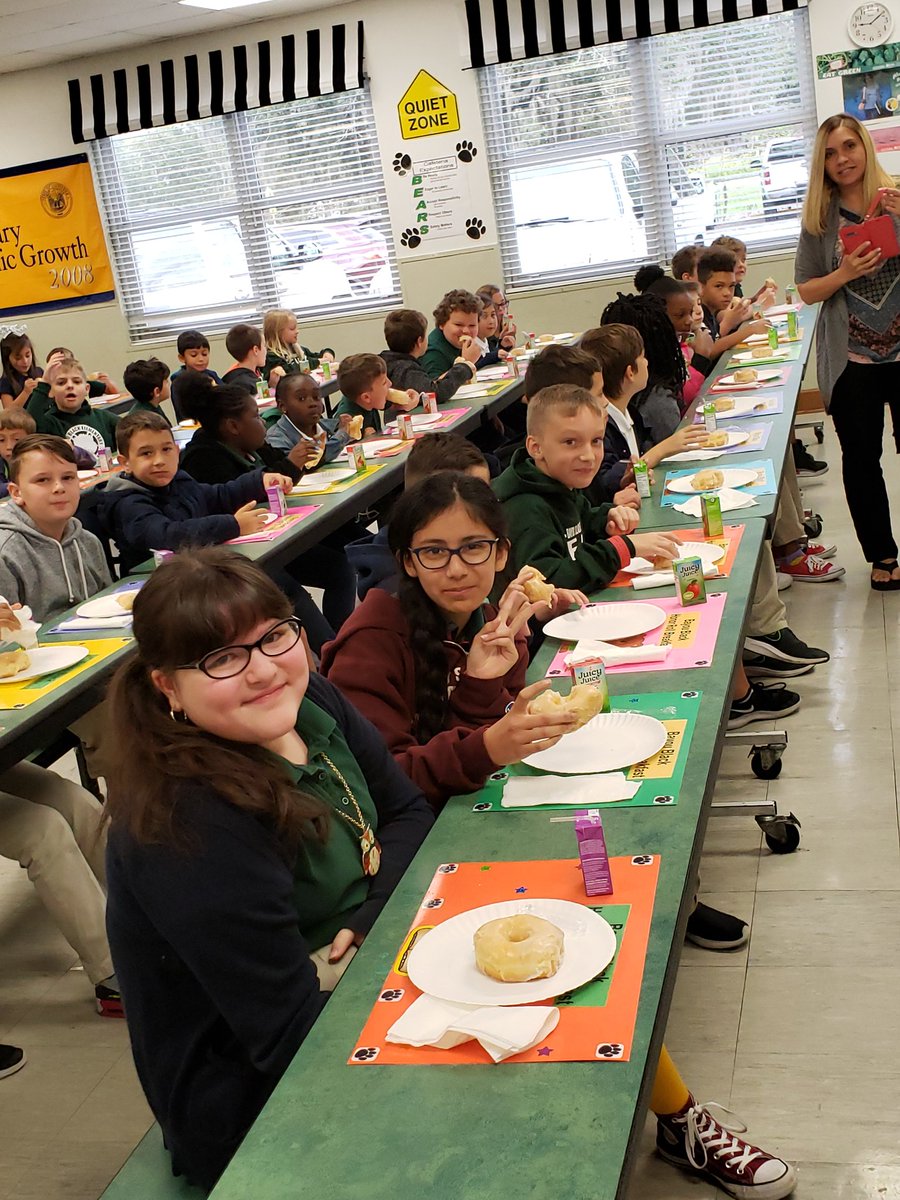 HNC73's tweet photo. This morning, BBE's 1st 9 weeks Honor Roll students walked the "red carpet" and enjoyed donuts.
#DaretobeaBEAR   #TPSDPride https://t.co/uEVS5vj64g