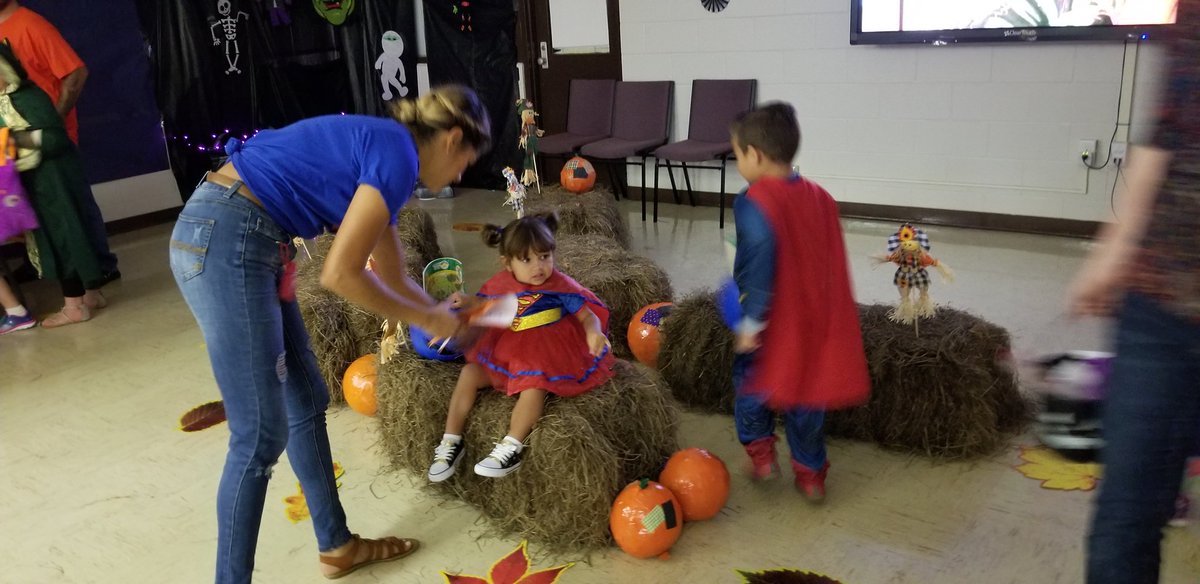KayleighBeauli3's tweet photo. Safe Halloween is a hit! Loving this event! https://t.co/s2cEGwP0S2