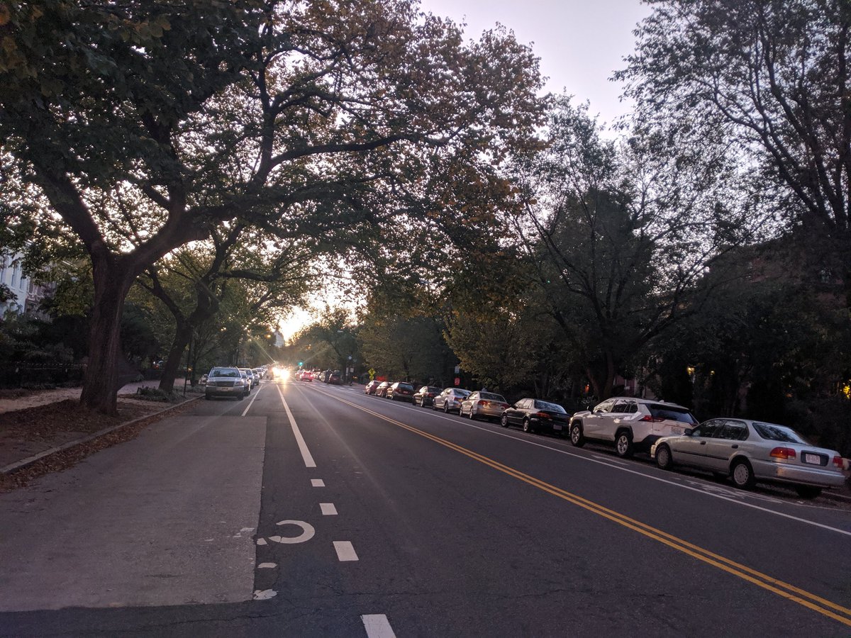 East Capital St in Ward 7 is 6 lanes of speeding cars w/ many blocks with no stop sign or stop light. East Capital St in Ward 6 is 2 lanes w/bike lane in both directions. Guess where commuters speed? #visionzerodc #walkdc #bikedc