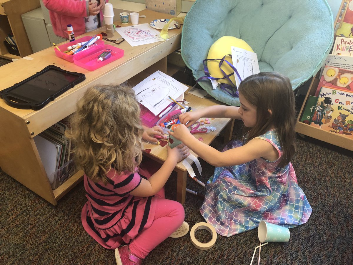 MissConnsClass's tweet photo. Planning, testing, redesigning and testing again. So proud of these engineers who created shelters to keep our animals safe from the sun! Thanks for learning with us @amyproos #ScienceRules 🔎 🦔 🏠 https://t.co/sDuGBpZdDw