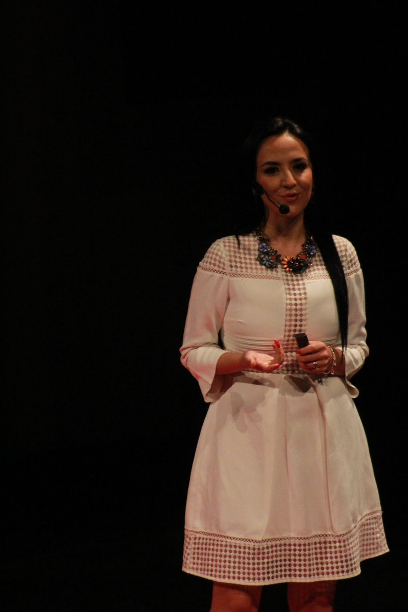 tedxpalmitas's tweet photo. ❌ Juana Ramírez  @JuanaSohin en su charla #TEDxTalk nos mostró que la pasión que tuvo, le permitió volver a empezar desde cero, en un nuevo país, gracias a esa valentía, creó una empresa en el ramo de la salud.

👉🏻Escucha su charla completa en: 
https://t.co/uq9TTlQnVM 👈🏻 https://t.co/KLs9HrPiGJ