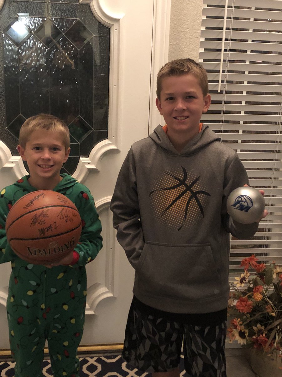 ScottJacobsen29's tweet photo. Thank you @CoachLittleton and @FMHSBoysBball for a fun night at Meet the Jags! #FMBasketball https://t.co/aDXaalXfQO