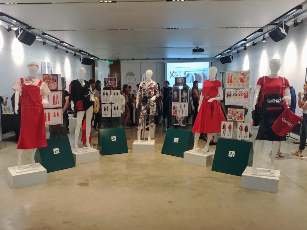 MendeMariaBelen's tweet photo. El diseño, con identidad propia.
Hoy los estudiantes de la Lic. en Diseño de Indumentaria y Textil de @LaSiglo21 presentan sus proyectos en el #EstarDeModa 2019" junto a los trabajos finales de grado de los egresados  👏🏼👏🏼👏🏼 https://t.co/hYGc5jaMK5