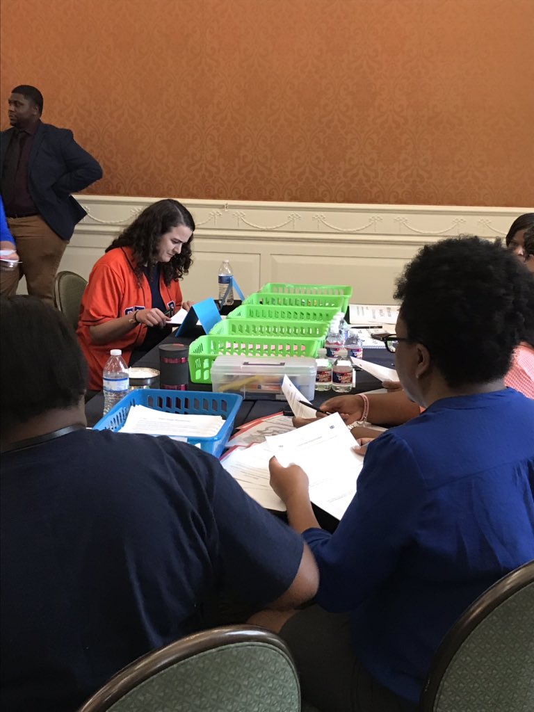 DrMelSkinner's tweet image. #writing stations for independent learning these 2nd-5th grade teachers are learning about #grammar #visualprompts and #content area writing to #soar @SpringISD_Curr #READ