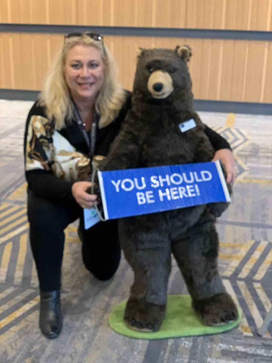 TWINFISHTRAVEL's tweet photo. #etgcon19 @LindbladExp my friend Rocky and I are enjoying Seattle and care about making a difference avoid the use of plastic and save our land. https://t.co/fxuNkEuX63