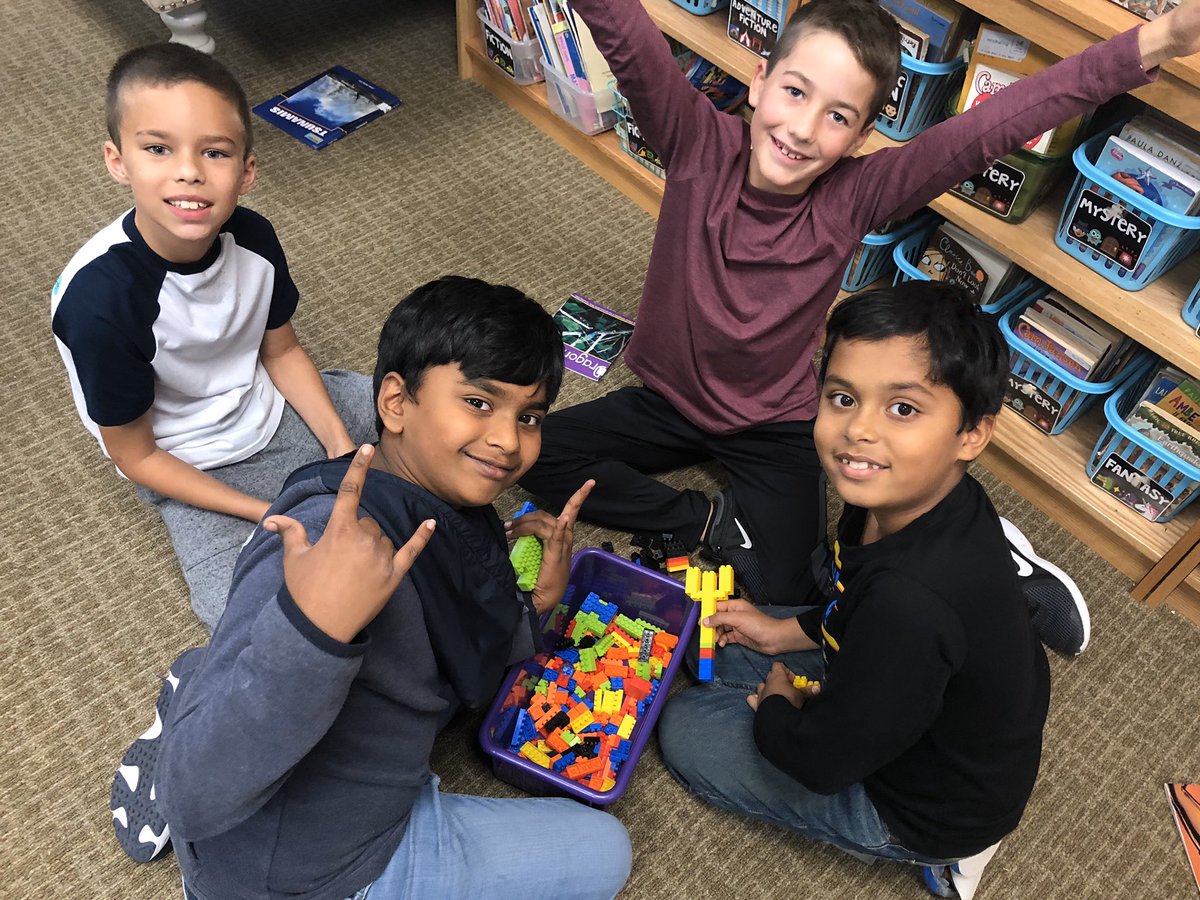 InKelliesClass's tweet photo. Our rainy #StructuredRecess was so FUN this afternoon!! Ss got to choose to play with a variety of open-ended toys to build, create, and solve puzzles. There was so much collaboration & problem solving as Ss played together! ππΌ #ScottProud #OurFISDStory #Play https://t.co/czhMz9nXgE