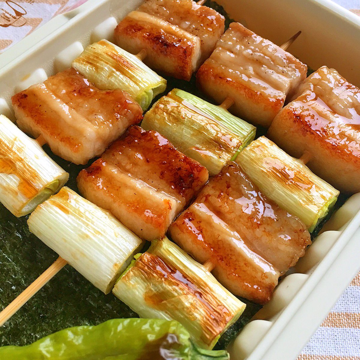 いなばまこと On Twitter やきとり弁当 ちくわロール マカロニサラダ キャベツの高菜炒め風などを詰めた ハセガワストア をリスペクトして 豚バラを使った ロースより焼きめがついて なかなかいい感じ お弁当 弁当 手作り弁当 焼き鳥 焼鳥 焼き鳥
