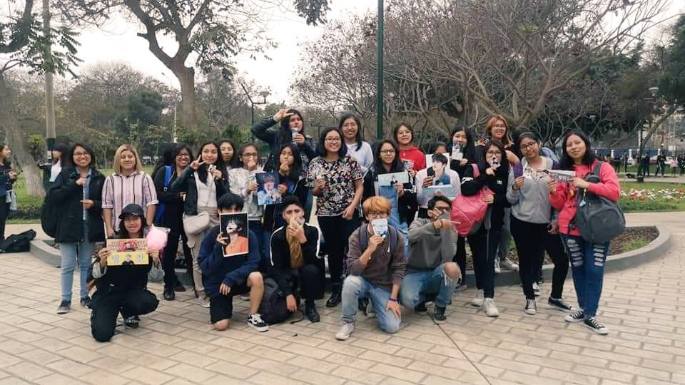 LeeKnowPeru's tweet photo. 🐱🎉| #HappyLeeKnowDay

¡Feliz cumpleaños a nuestro adorable #LeeKnow desde Perú! 🇵🇪

Deseamos lo mejor a nuestro amante de los gatos por su día 🐱

También queremos agradecer a #STAY💕 por apoyarnos en este evento dedicado a nuestra gema del baile✨

#리노는기여어 #LeeKnowiscute https://t.co/UIUxe7U7C0