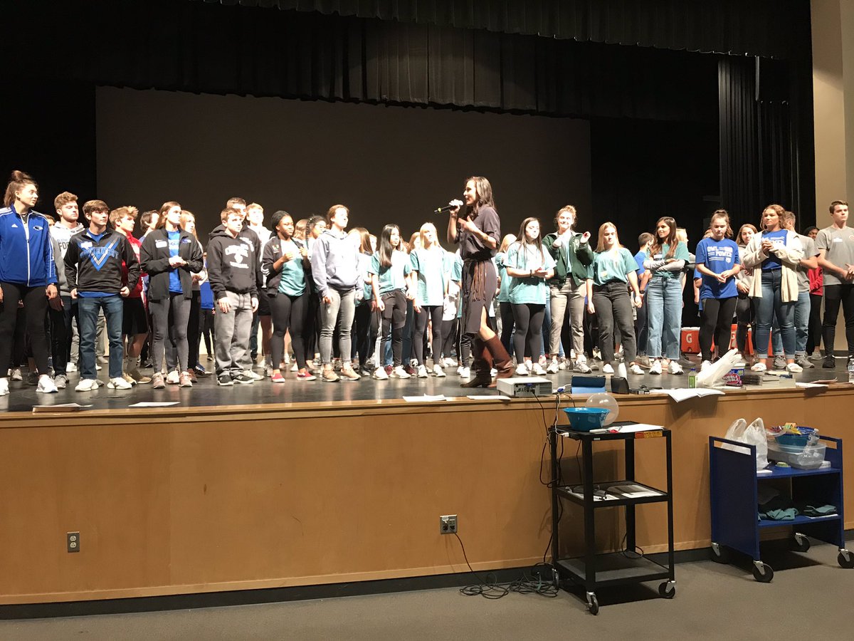 APFaunceLawFS's tweet photo. Pre-Dance Off instruction by @AdrienneBulinsk 1st Annual Sunflower League Student-Athlete Leadership Summit! 🔥🐦 #ItsNotMeItsUs #FireUp https://t.co/YjRzmuSdpc