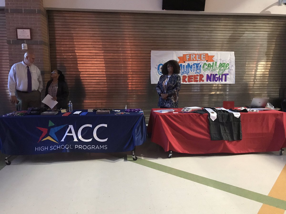 ACCHSPrograms's tweet photo. ACC High School Programs in the house at Dailey Middle School with our district partner Del Valle ECHS and CTE!! #accisforeveryone #accfirst #acchighschoolprograms https://t.co/23iYbjUa0Y