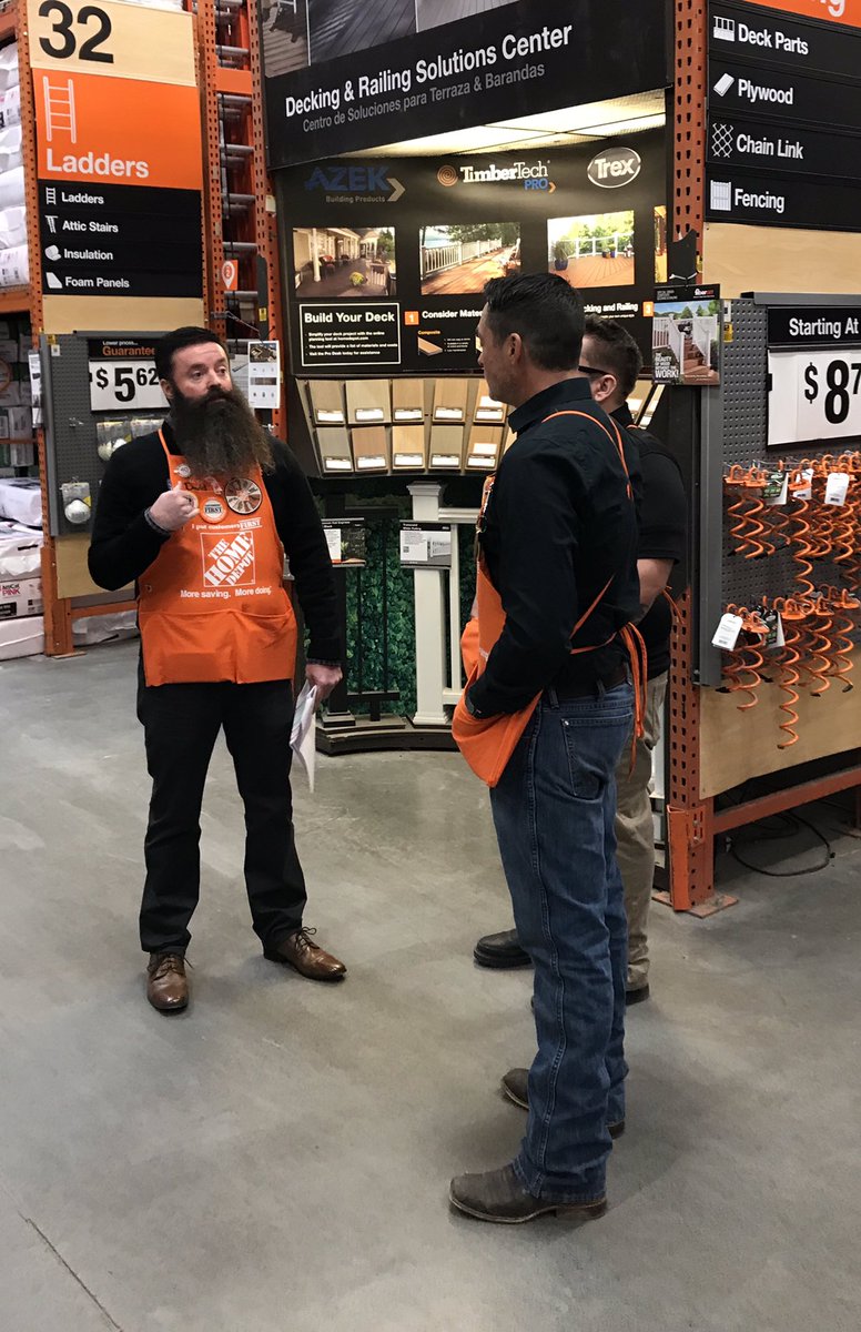 kyle_mckinnon12's tweet photo. What a great group of talented DS’s and ASM’s brought together for a D274 Partnership walk! Thanks to @bamanda1214 and team #thd4010 for hosting! Special thanks to @RosebudOMalley! https://t.co/ADCU34v4Ir
