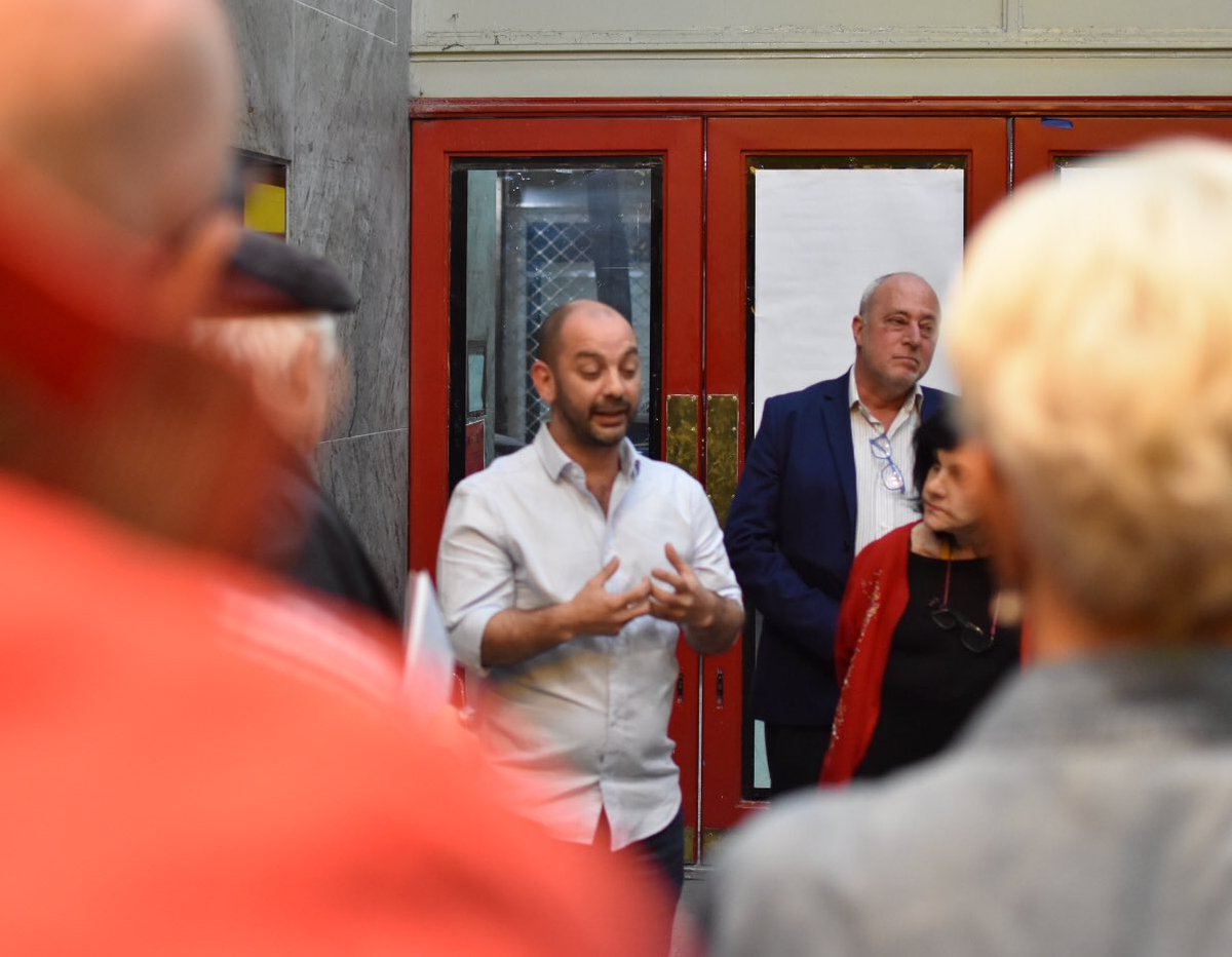 Gzicolillo_c3's tweet photo. [#MaxBerliner] Hoy, junto a su familia y representantes del @IftTeatro , descubrimos la placa en honor a todo el trabajo realizado por el actor Max Berliner en el barrio y la cultura. 

#Abasto #Cultura #teatro  #actor #Max #Berliner #Comuna3 https://t.co/vUlONHTmQA