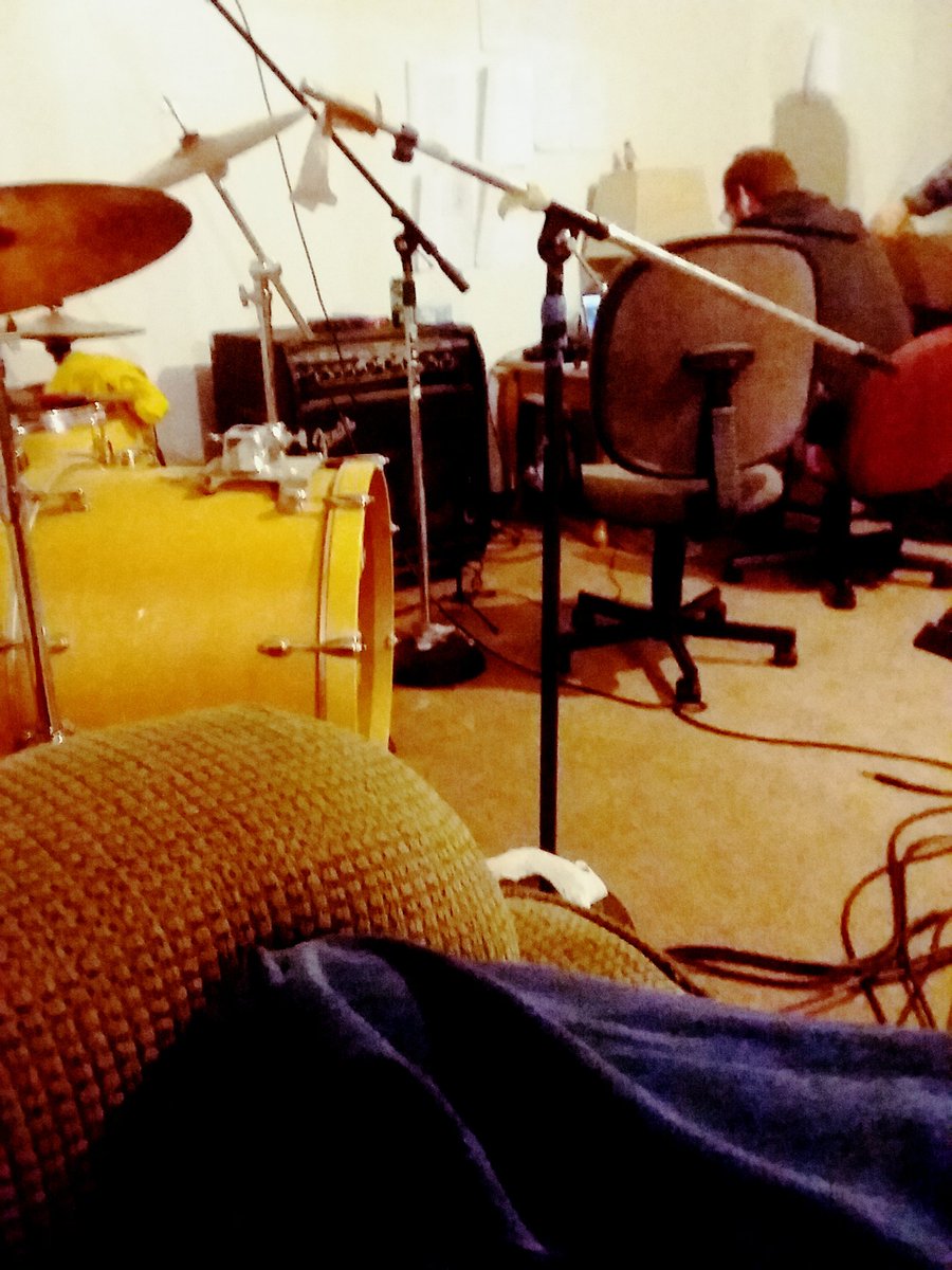 ontheplainsband's tweet image. Mixing, editing, and listening. #musicmaking #recordingartist #recordingprocess