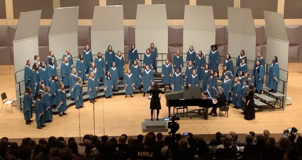 I ❤️ concert season! 🎶 Musical talent was not my forte’, yet I was reminded by one of my many favorite music teachers ‘this world needs those who appreciate music’! That I do @BrianOhnsorg 🎶 #TigerPride #choirculture @FHSChoir_ @DimichMegan