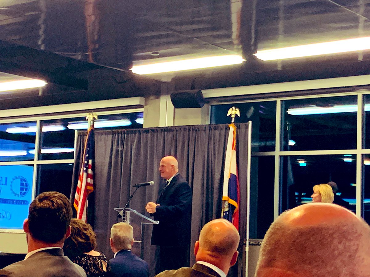 ShandaTrautman's tweet photo. It’s always a special night when we can have a mini #LeadMO17 reunion. My time with Leadership Missouri is the best experience I’ve had in my professional career! Thankful to have fellow alumni @BradThomasMO lead us in our Pledge of Allegiance tonight. #LeadMO ❤️🇺🇸 https://t.co/Y5qIKkAC4h