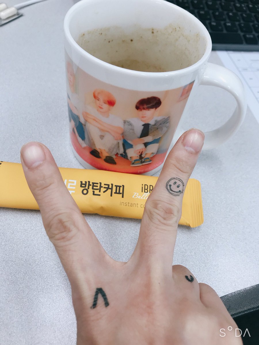 annahj74's tweet photo. 금요일인데 처져있지 말자 ୧ʕ•̀ᴥ•́ʔ୨ 
나에겐 방탄이 있음 ღ"ᴗ"ღ

🇧🇷POPTime Awards 2019 
방탄소년단 GRUPO DO ANO 부문  BTS 
#GrupoDoAno        
#POPTimeAwards @BTS_twt https://t.co/6D43jFwe87