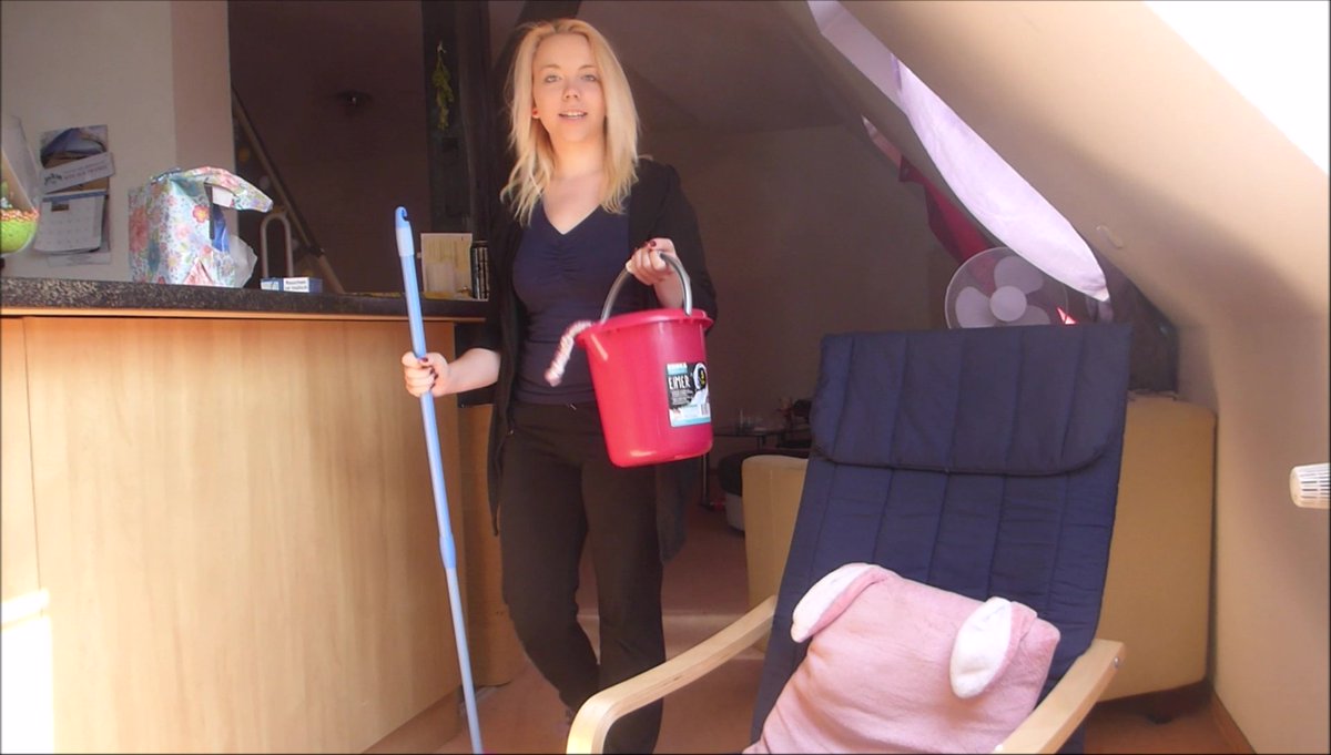 jule_stern's tweet photo. Sachen gibts: da will man sich einfach ein paar Euro mit einem Putzjob dazuverdienen und dann sowas. Über was ich so bestürzt bin, siehst Du unter.https://t.co/FrL6SGFV71 Übrigens morgen geht dort auch meine neue Cumpilation "Best of Cumshots" online. Die musst Du gesehen haben. https://t.co/lnE0Yln0FH