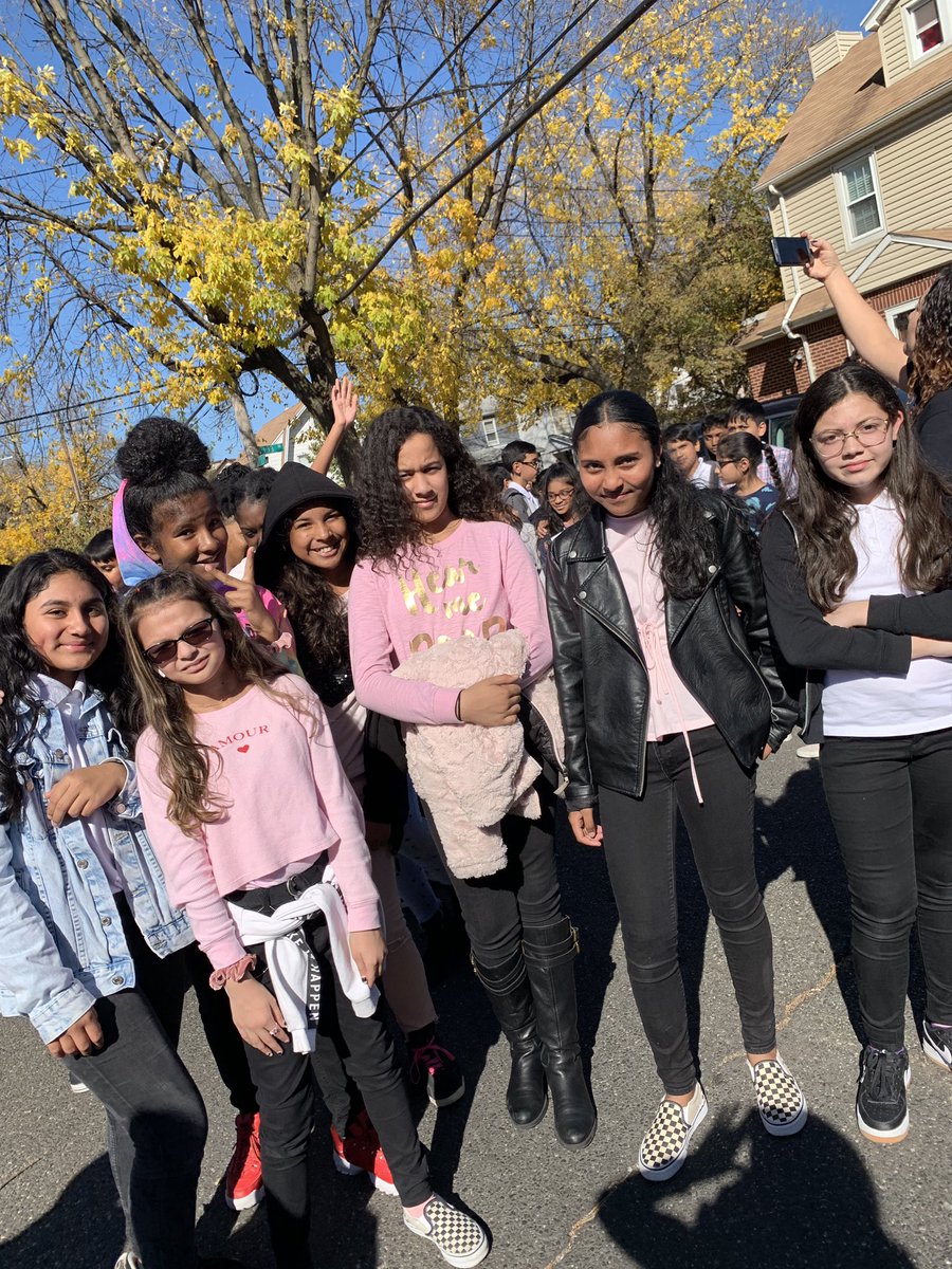 elaheroes's tweet photo. Some pictures from our walk today. In honor of Breast Cancer Awareness Month and Domestic Violence. #BreastCancerAwarenessMonth #domesticviolence #proudofmyclasses #ela @MS137Heroes https://t.co/dQpGaOWnqc