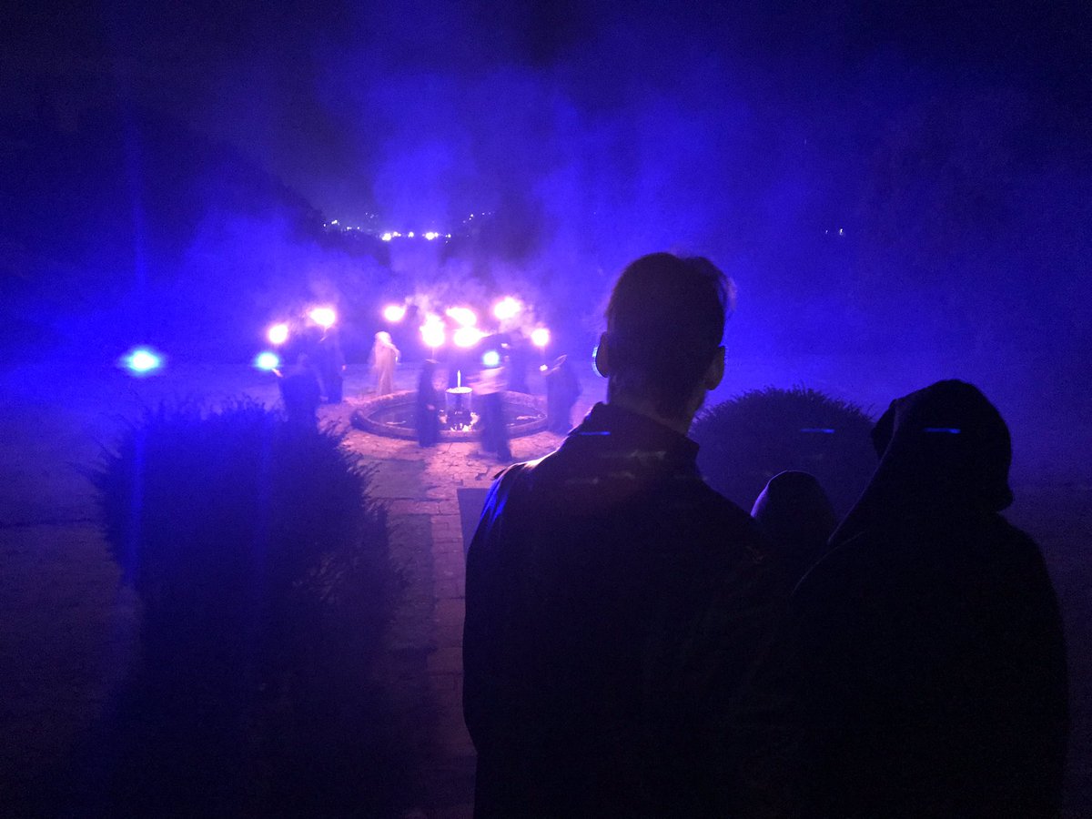 LinkstoaLife1's tweet photo. @4ofswords performing their spectacular Dracula show. Go and see it! @knightshayesNT https://t.co/R8kELIYhlW