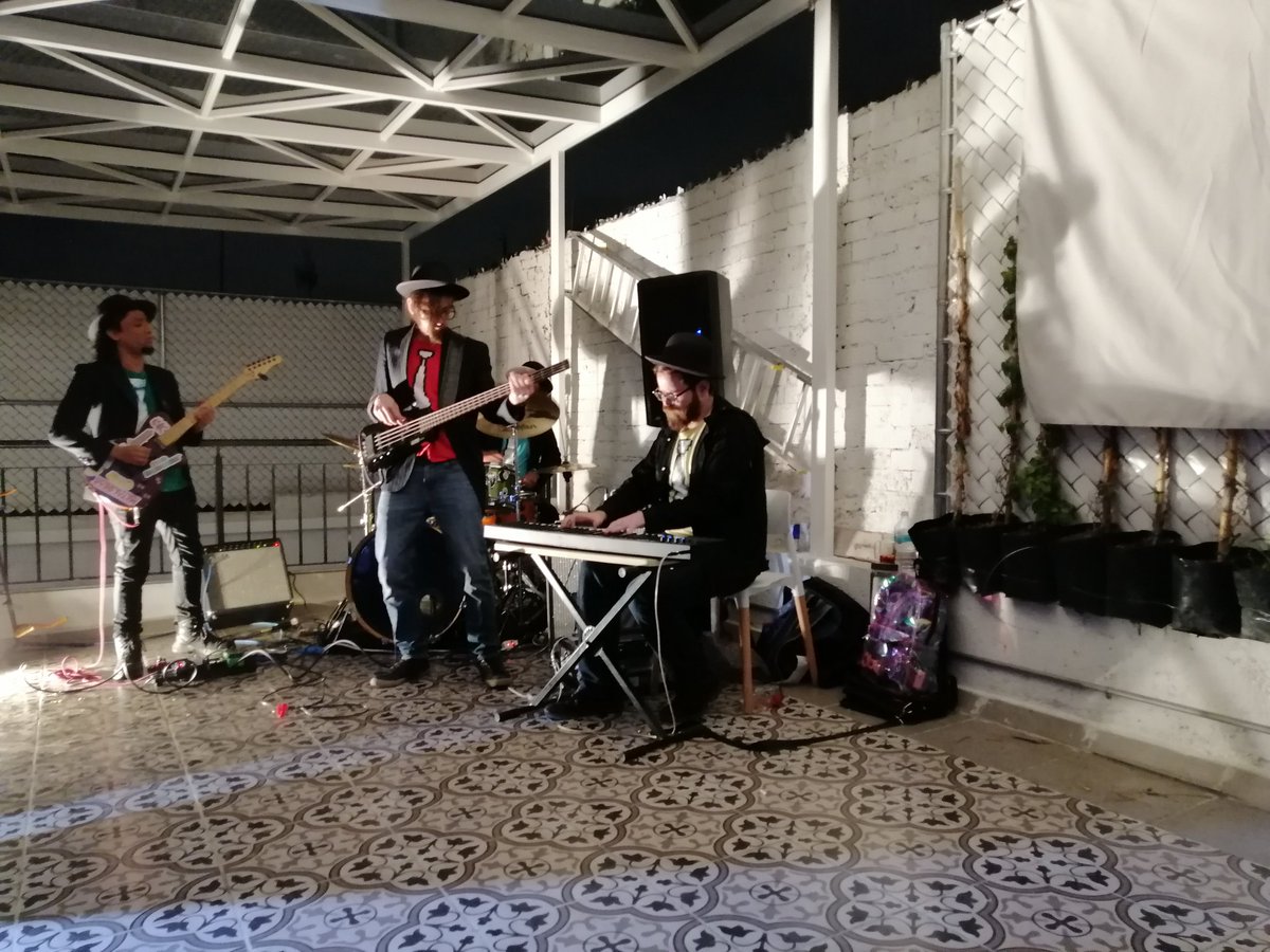 IndiegeekMX's tweet photo. En la presentación de la @AcMexEsports con @PapaGamerMex https://t.co/wCDyxrGB2F