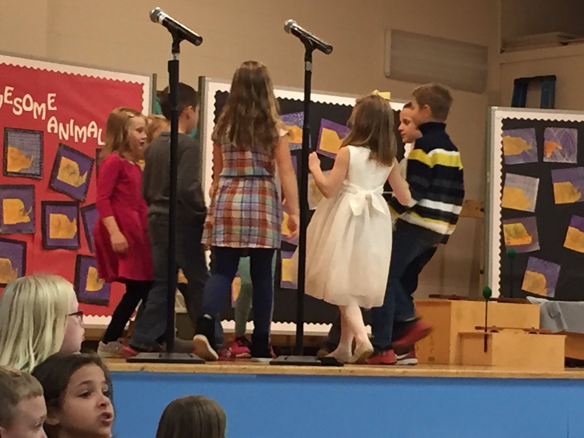 johnson2bf's tweet photo. Great performance by our 2nd graders. @BFroadrunner @GFSchools https://t.co/Zl2UlTycGb