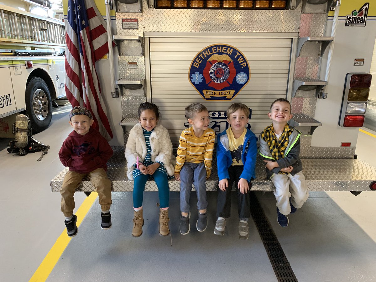 MrsDillmanK's tweet photo. Thank you Bethlehem Township Volunteer Fire Company teaching @MillerHeightsES kindergarten all about fire safety today! #firestationfun #BuiltByBethlehem #BASDProud #mhkinders https://t.co/TTMReL5YbV