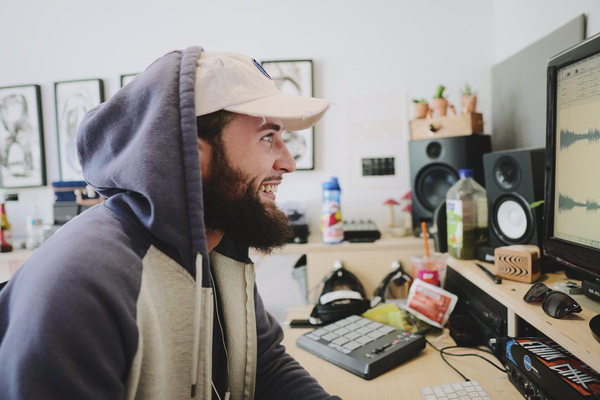 TheShiftBOS's tweet image. It's FLIP JACKSON on the beat! 

audiomack.com/album/arclassi…

#TheShiftBOS #RepNewEngland