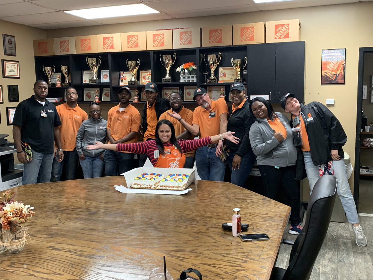 Got a chance to work with the wonderful “MET department” at store 813.   Learned the understanding of bay service with my supervisor and how we can build a better partnership with the store.  Then we enjoyed some cake.  <a href="/LeeDavi96298860/">LeeDavis</a> <a href="/BrendaBoykin11/">Brenda Boykin</a>