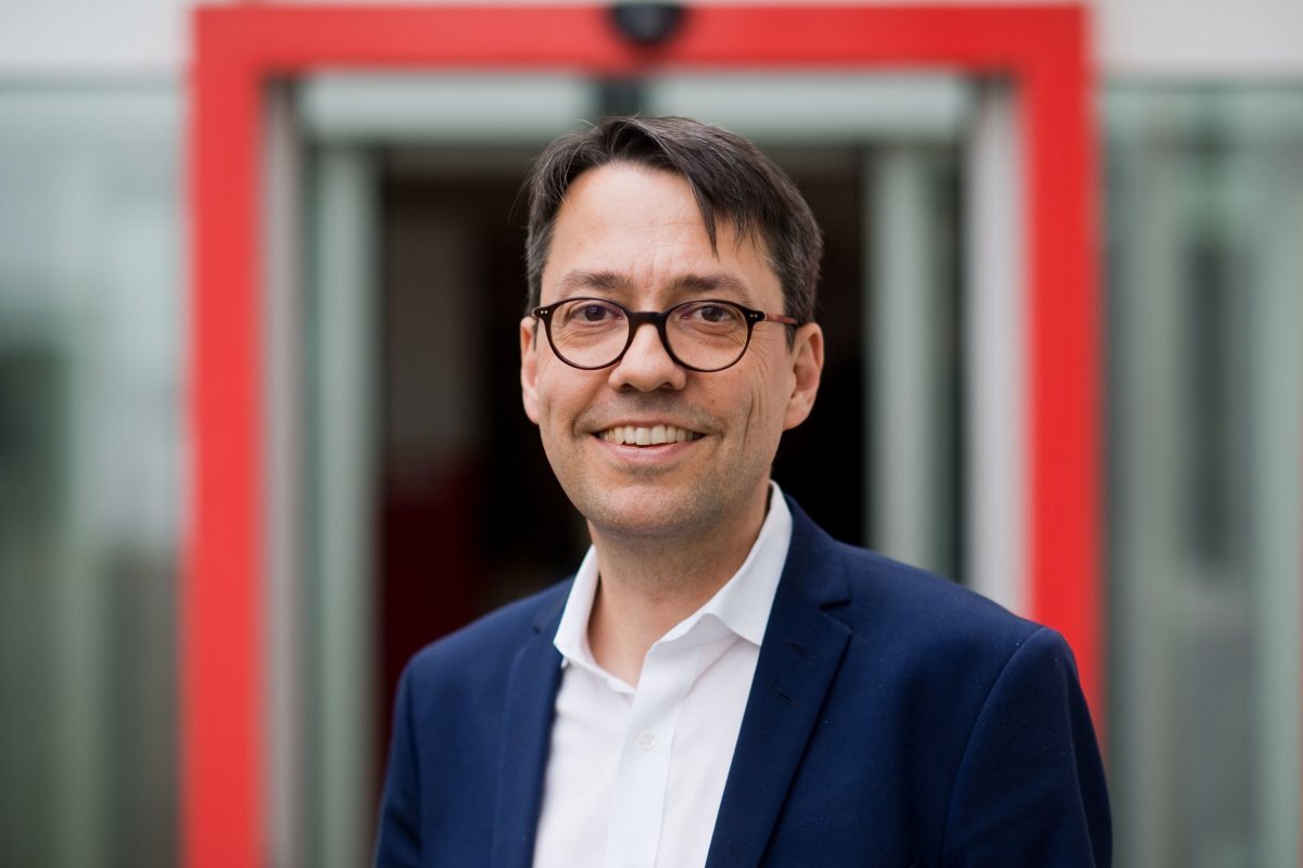 vorwaerts's tweet photo. Am Sonntag wird in #Hannover ein neuer Oberbürgermeister gewählt. Marc #Hansmann will das Rathaus für die #SPD verteidigen. https://t.co/RiVL6Ooksz https://t.co/Vgdtniaz0O