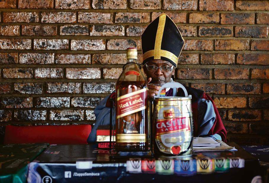 иисус преломляет хлеб. церковь габола юар. бог дионис вакх. пивной бог. бог пива.