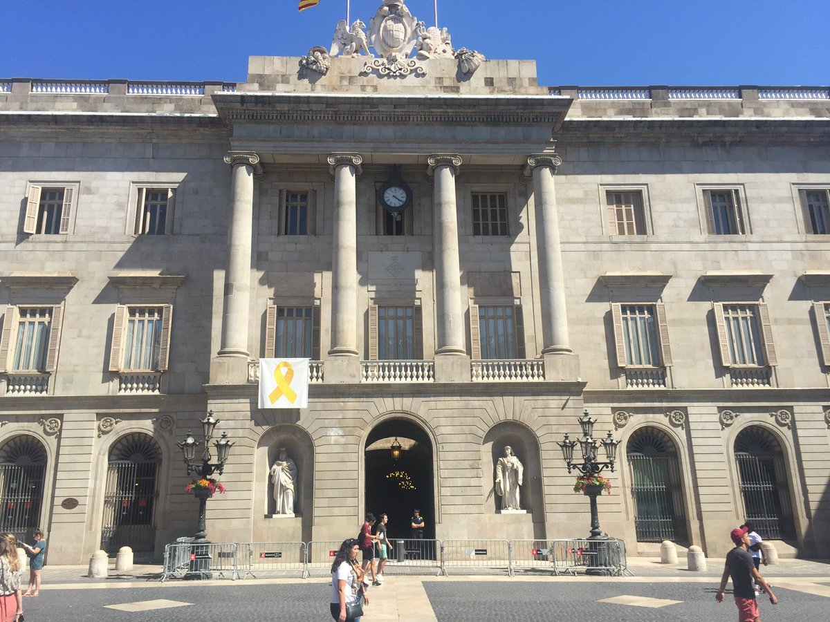 quimforn's tweet photo. El Suprem m’ha revocat la condició de regidor de @bcn_ajuntament que em va atorgar la ciutadania de Barcelona. Em sap greu no poder servir així la ciutat que tant estimo.
Pren possessió en el meu lloc @Francina_Vila, a qui desitjo sort i encert, com a tot el grup de @JuntsxCatBCN https://t.co/6VpdxE5Wcn