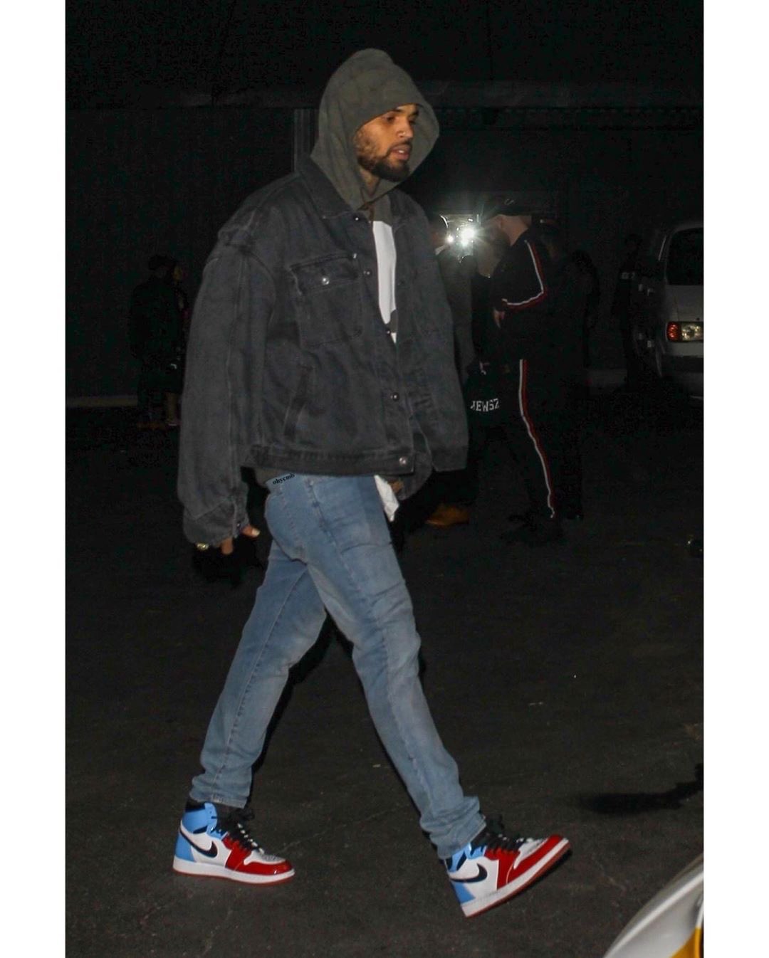 COPE.FX on X PICTURES Chris Brown spotted leaving Drakes birthday party last night credit too the rightful owner https t kaoQ0G5n8B X