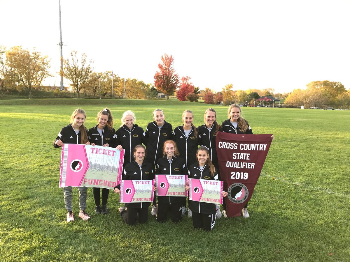 Congrats to these Bulldogs who raced with all ❤️today to a third place team finish and the state meet. They believed in one another all season, held one another accountable on Saturday’s, and trusted their training. We coaches are so happy for them. #itspossible #totalteam
