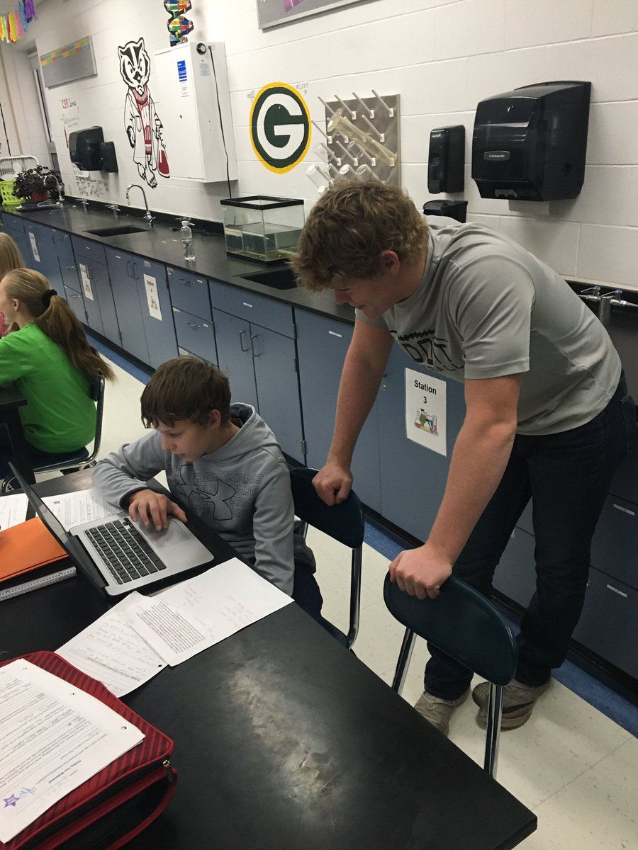suzethiede's tweet photo. Our environmental biology students helping my 7th graders write and revise their water quality essays. ❤️@CadottSchools @ericksjr3 #middleschoolscience https://t.co/gWMeAskwvH