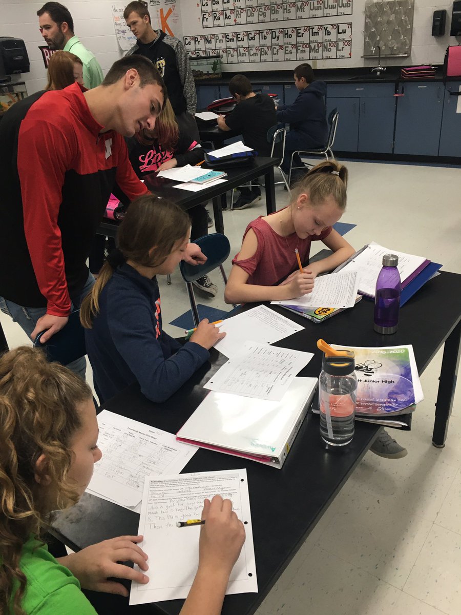 suzethiede's tweet photo. Our environmental biology students helping my 7th graders write and revise their water quality essays. ❤️@CadottSchools @ericksjr3 #middleschoolscience https://t.co/gWMeAskwvH