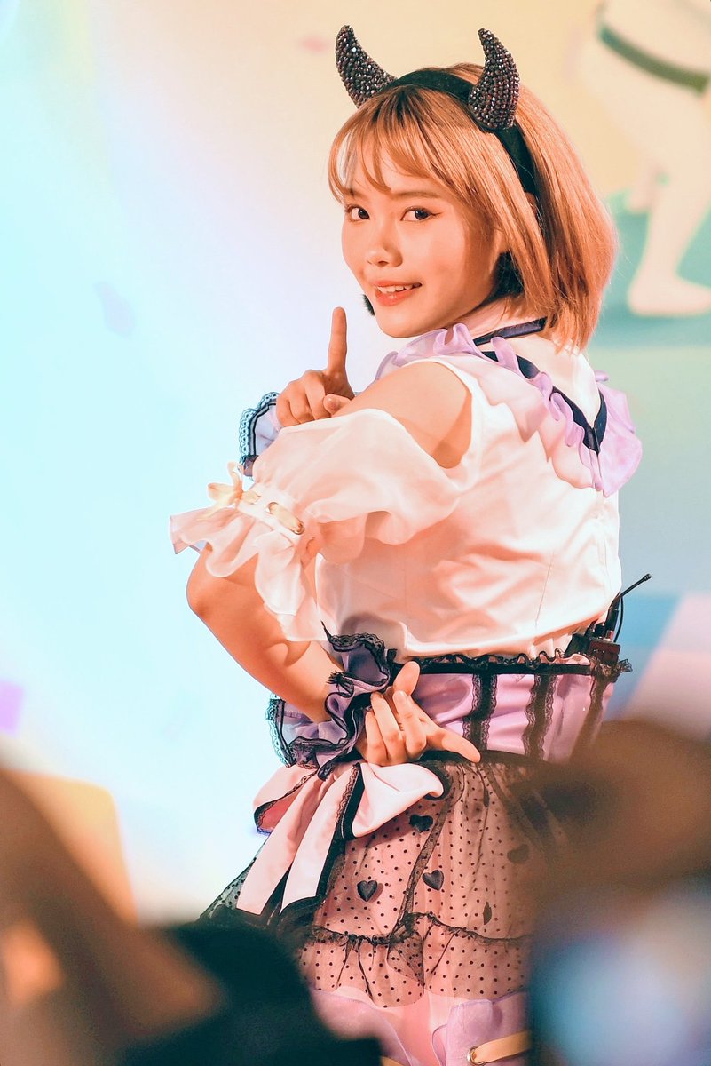 doctor_keng's tweet photo. Eye contact 1 shot 😍 #Myujikkii​ #MusicBNK48​ #Mimigumo​ #BNK48 https://t.co/3HFmaOr4UR