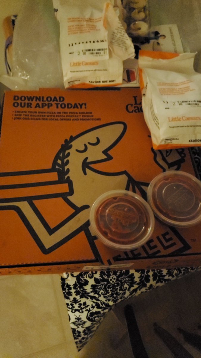 TavotheSavior's tweet image. @HulkHogan pizza pizza brother -HH #codservers