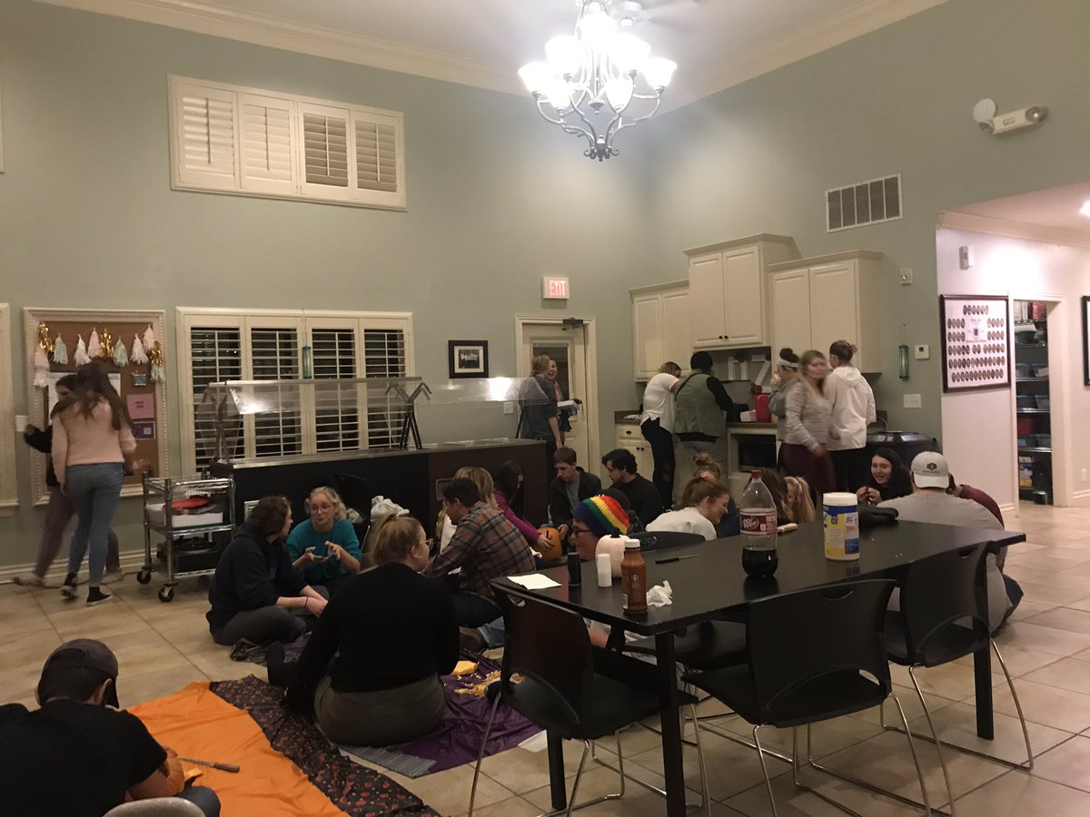 hapoy founder’s day to the women of <a href="/UCODeltaZeta/">UCO Delta Zeta</a> !! Thank you for letting us spend the night carving pumpkins with you!