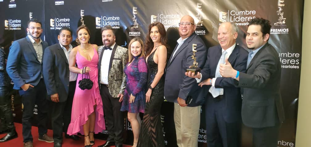 clovermudanzas's tweet photo. Orgulloso de los triunfos obtenidos esta noche en los #PremiosExplosiónCreativa2019 como empresa de soluciones logísticas. @ExploCreativa #CloverGroup https://t.co/jNZyMcNK9c