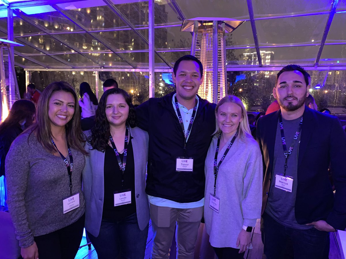 sbs_marcus's tweet photo. 2016 BSLDP/ #B2B Grads at #ATTLIVE19 #lifeatatt @TheAnneChow https://t.co/nrJ2QlP53X