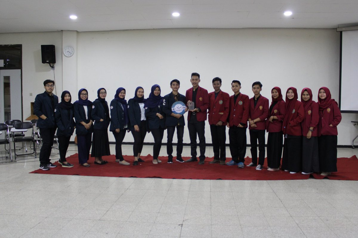 tak serupa. 
tak sewarna.
tapi tetap bersama di bumi terindah.

terima kasih ESA PROGRESIO UMM telah berkunjung ke rumah kami