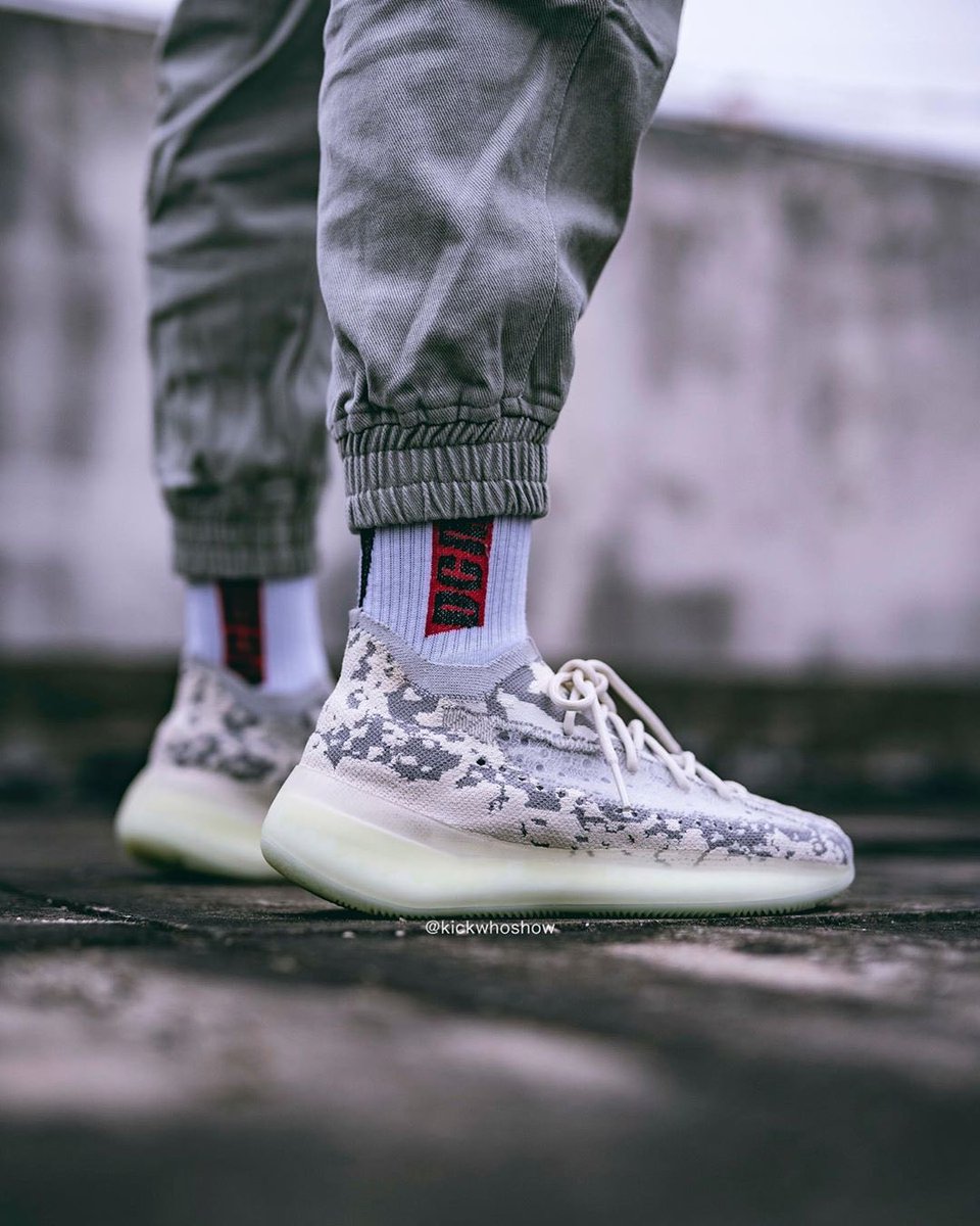 UA High quality replica Adidas Yeezy Boost 350 V3 Sneaker.
