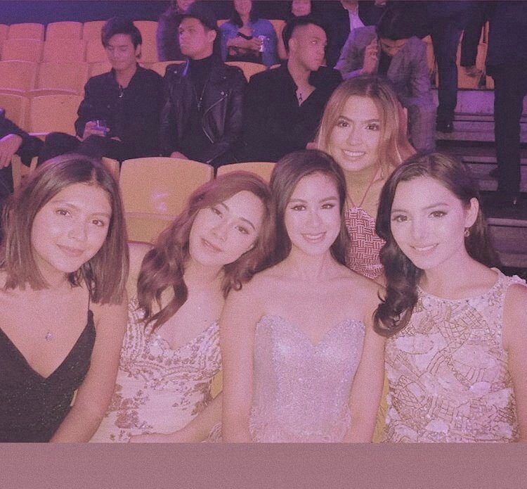 daniellesfave's tweet photo. i'm so sorry i rlly didn't wanna say anything i just can't help but commend these girls, both wise beyond their years &amp; are so genuine &amp; real. ♥️ 

`your faves could NEVER- it's no wonder those two fandom teamed up, i'm cacklingggg

#KissesDelavin https://t.co/rfe9l8IQCW