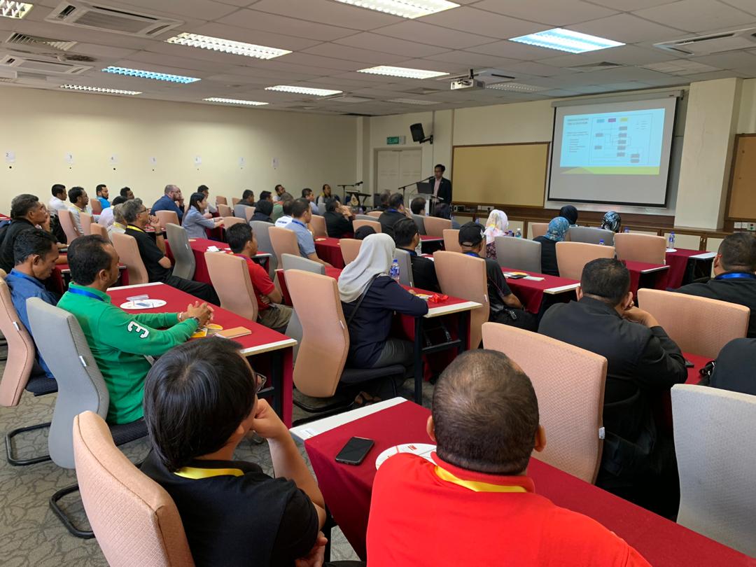 mirosroadsafety's tweet photo. #VSW2019 Day 5 - Now: Seminar on Tyre Safety: Safer Tyre for Safer Vehicle with the objective to address the pressing issues related to tyre safety in Malaysia. @MOTMalaysia @Sitiza406 @Puspakomsdnbhd @aseancap https://t.co/VnXozHOUyj