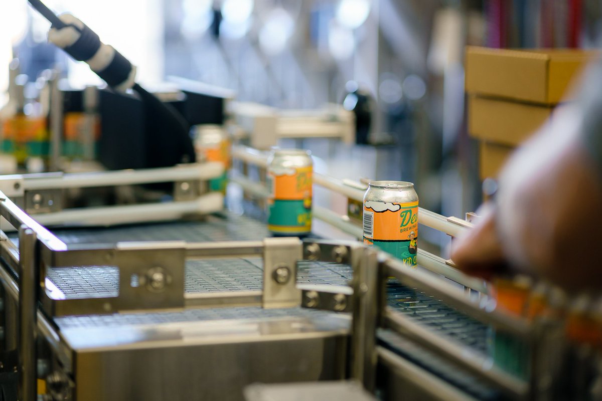 DeviceBrewing's tweet photo. Today we are canning up a fresh batch of Kid Casual on our brand new canning line! This 6-head Inline Counter Pressure Filler has a throughput of 50 cans per MINUTE. This will help us Increase efficiency, economy, and shelf-stability for our cans.
#beerwithpurpose #sacramento https://t.co/U1AyGK5vEM