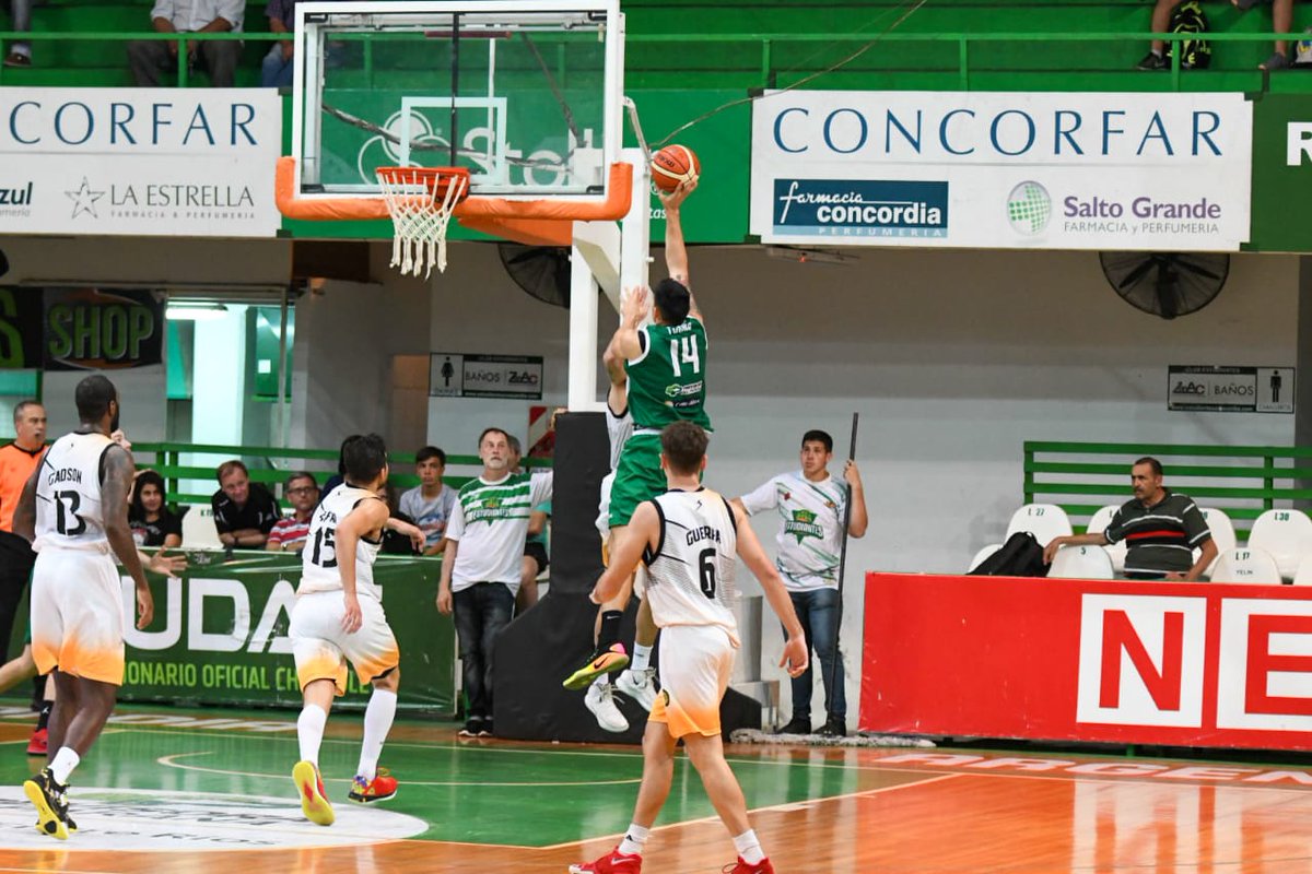 simplebasquet's tweet photo. #Súper20 FINAL @estudiantescdia 82 @basquetcomu1 85 = @tucugamboa y @EnzoCafferata10 18 - #Gadson 18 y #Fierro 15
📸 Prensa Estudiantes https://t.co/Nucp512lek