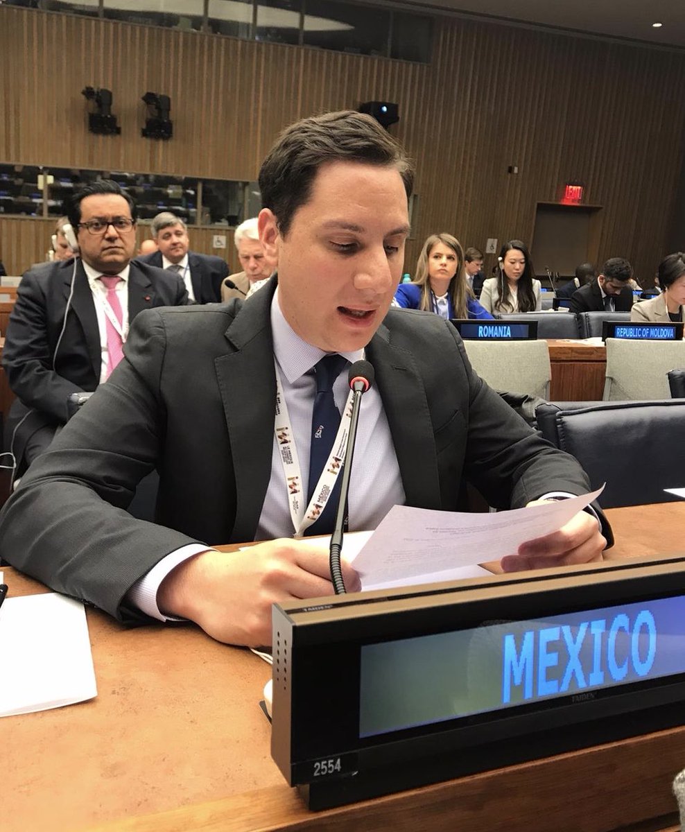 MexOnu's tweet photo. México 🇲🇽 en la #74UNGA #1C reitera su preocupación por la proliferación de armas pequeñas y ligeras, responsables de más muertes cada día; se distribuyen por canales ilícitos; se benefician de marcos jurídicos inadecuados y del comercio irresponsable sin controles eficientes. https://t.co/VTZrG6x8OL