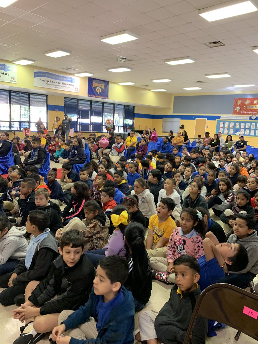 Mrivas7Rivas's tweet photo. We continue our celebration in honoring the scholars who exemplify the Virtue of RESPECT! #EAFK @emec44 @JoyTeed @LewWatson2 @Mireya_0512 @HISDEastArea @NLPerez3 @Ponce_East @SanchezEagleWRS @SanchezES_HISD @SNGonzalez7 https://t.co/jsCGFEvoOW